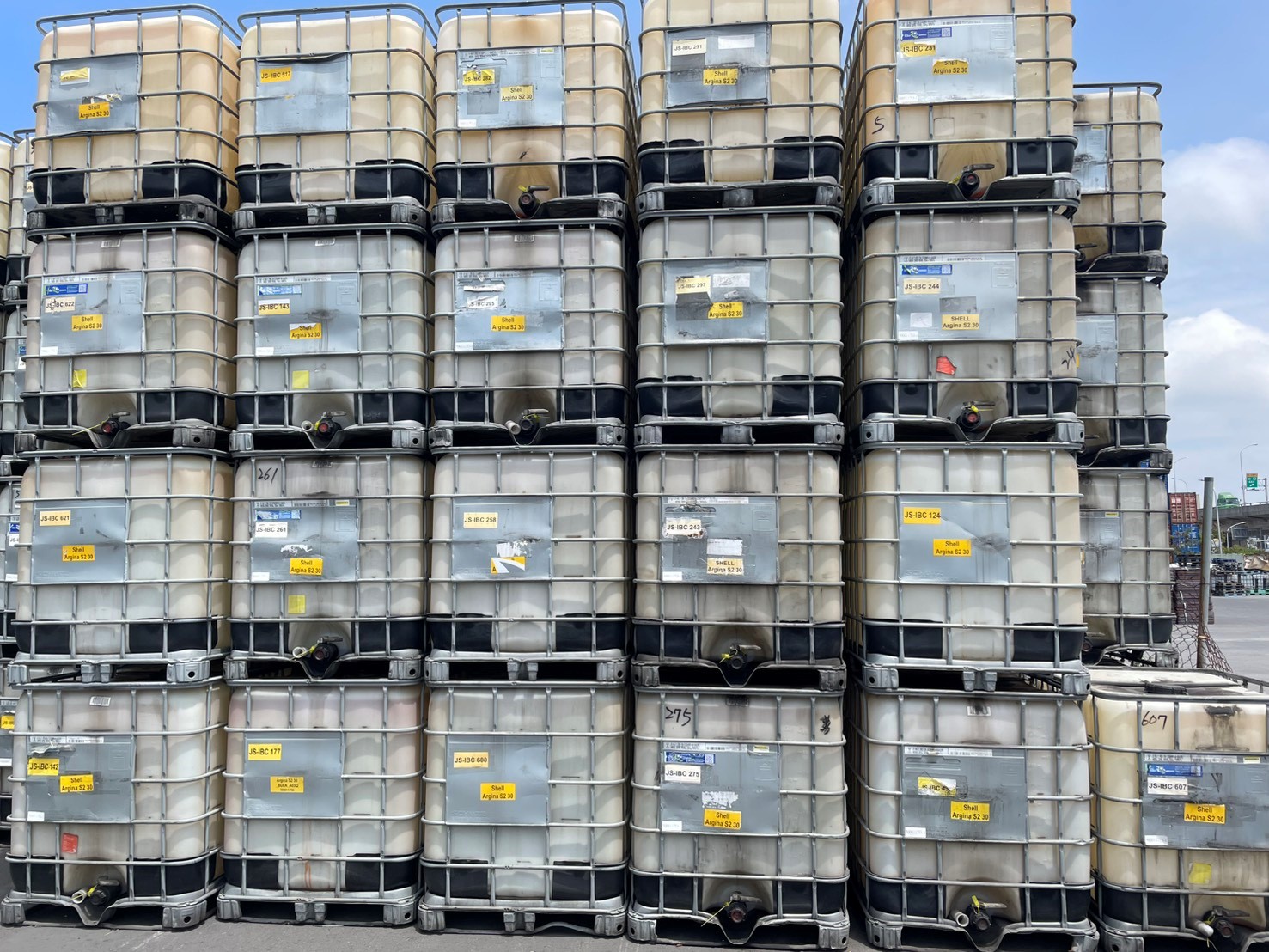 寄售《未清洗》中古IBC化工桶 B113 (原裝內容物:船用潤滑油)