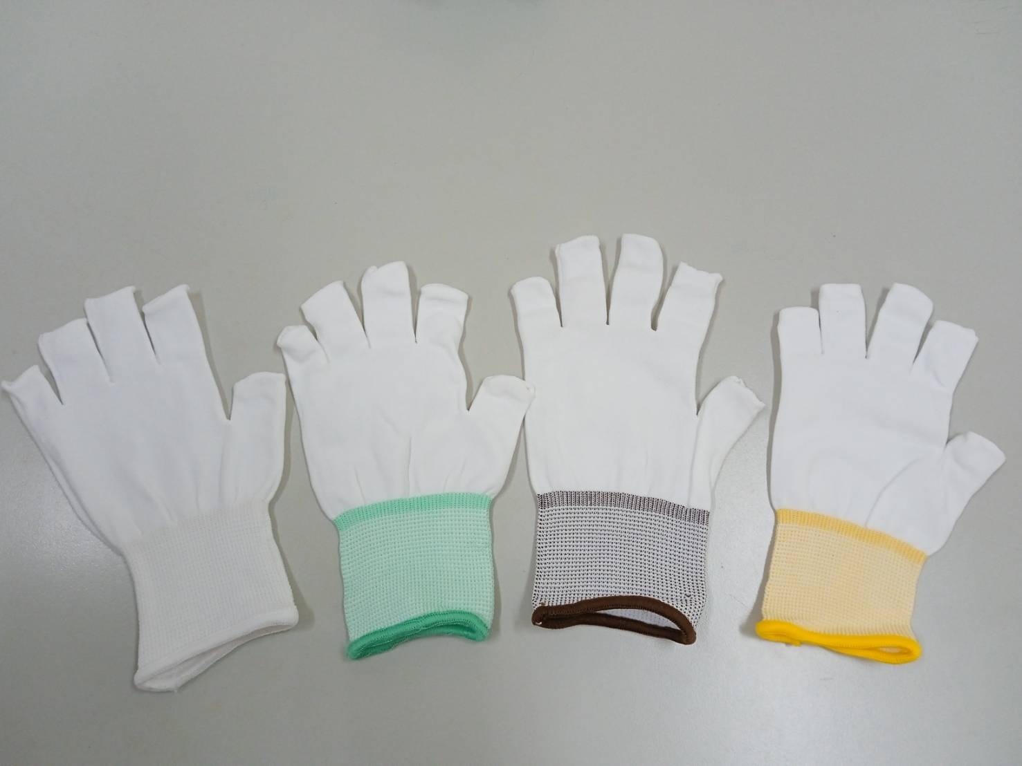 2.F-13WE 13針白尼龍手套-半指