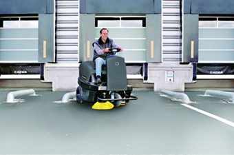 14. X-KM 100/100汽油 德國凱馳駕駛式掃地機